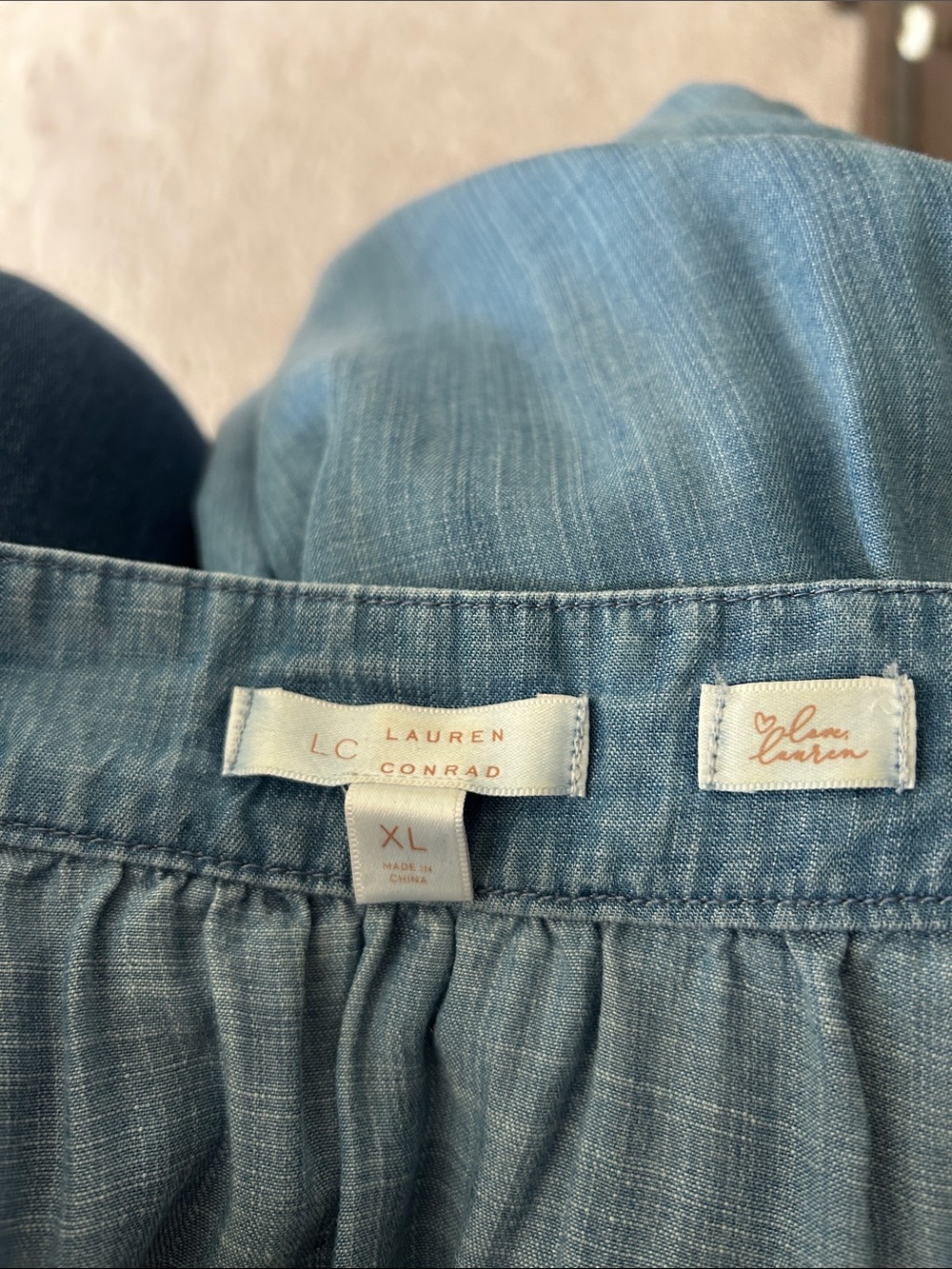 LC Lauren Conrad Light Blue Chambray Peasant Top - Picture 4 of 8
